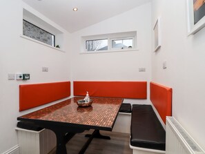 Dining - Teylu (Camborne)