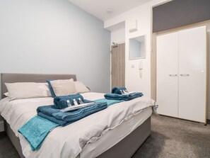 3 bedrooms, individually decorated, individually furnished, free WiFi - Teylu (Camborne)