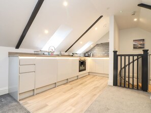 Cookware/dishes/utensils - Thomas Chambers (Camborne)