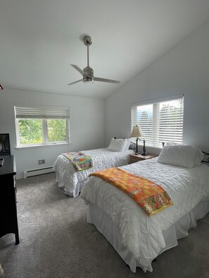 2 bedrooms, desk, iron/ironing board, free WiFi