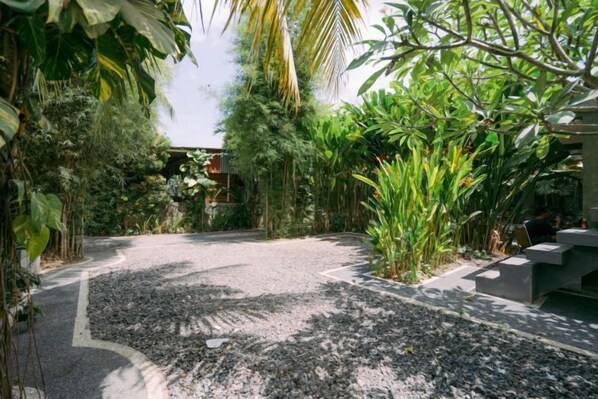 Unclassified image, 1 of 20, button - RedDoorz @ Saren Anyar Homestay Lukluk (Bali)