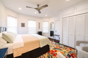 4 عدّة غرف نوم ومكواة/لوح كي وواي فاي وملاءات أسرّة