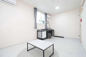 Unclassified image, 3 of 12, button - Doksan White (Seoul)