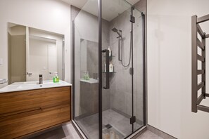 Maison mitoyenne, 3 chambres | Salle de bain