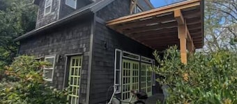 Welcoming 1-bedroom cottage in Port Angeles with easy beach access