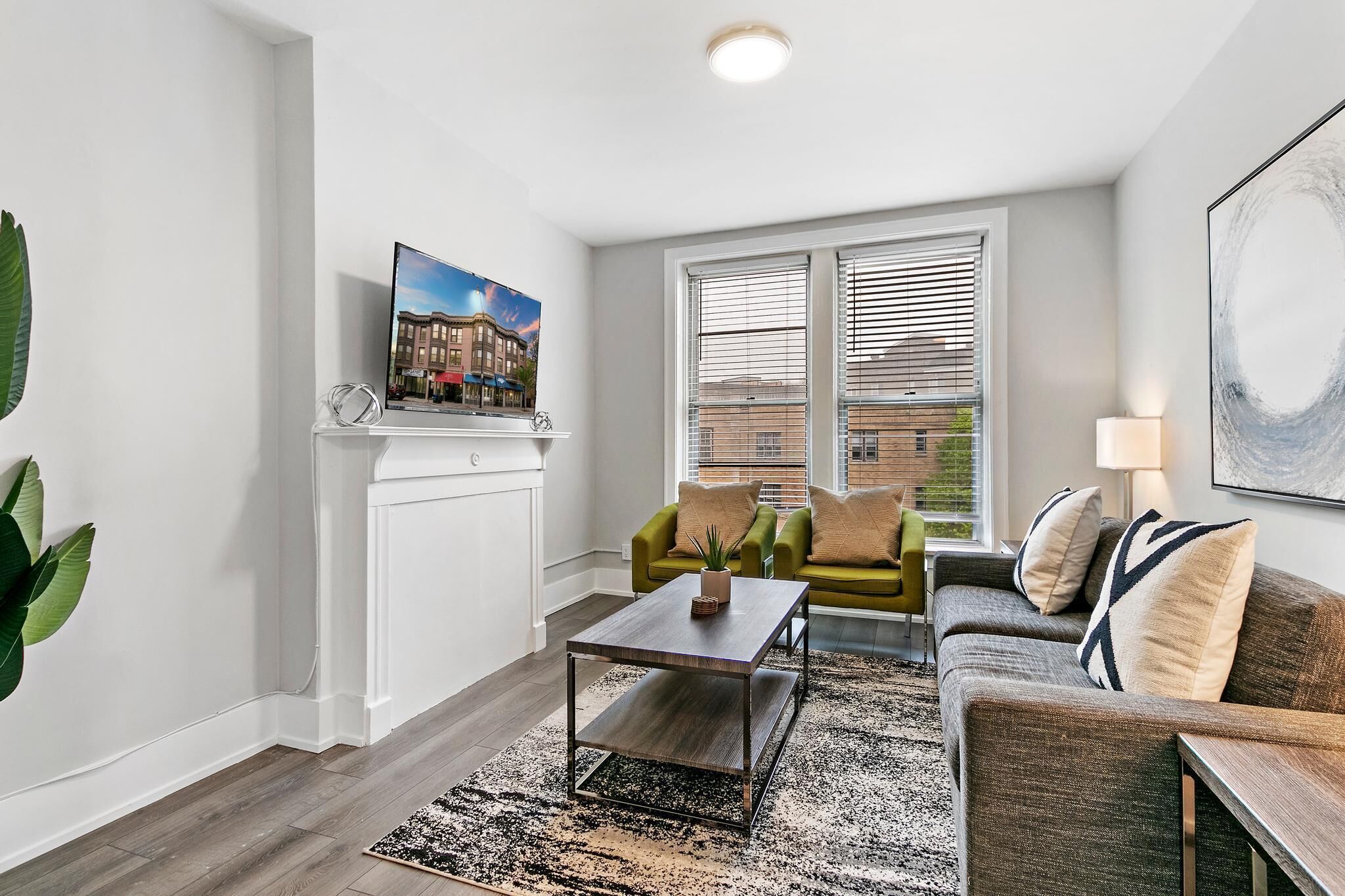 Executive-Apartment, 3 Schlafzimmer | Wohnbereich | 55-Zoll-Fernseher mit Digitalempfang, Streaming-Dienste