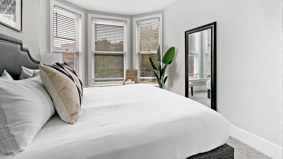 Comfortable 3BR Apt - Lincoln 03-3