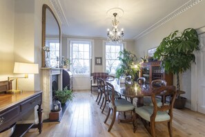 تناول الطعام