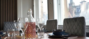 Modern 3-Bed Flat- Prime Location- long stays welcome