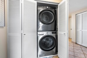 Apartment, Mehrere Betten (Kona Plaza#409) | Innenbereich