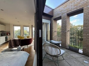 1 bedroom, iron/ironing board, WiFi, bed sheets - City view Studio with terrace (London)