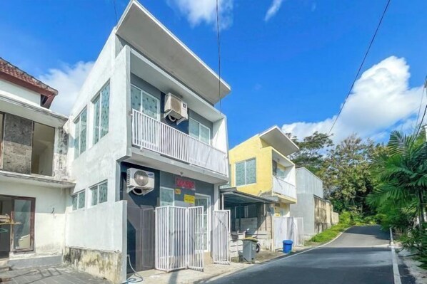 المنشأة من الخارج