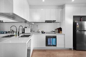 Fridge, microwave, oven, stovetop