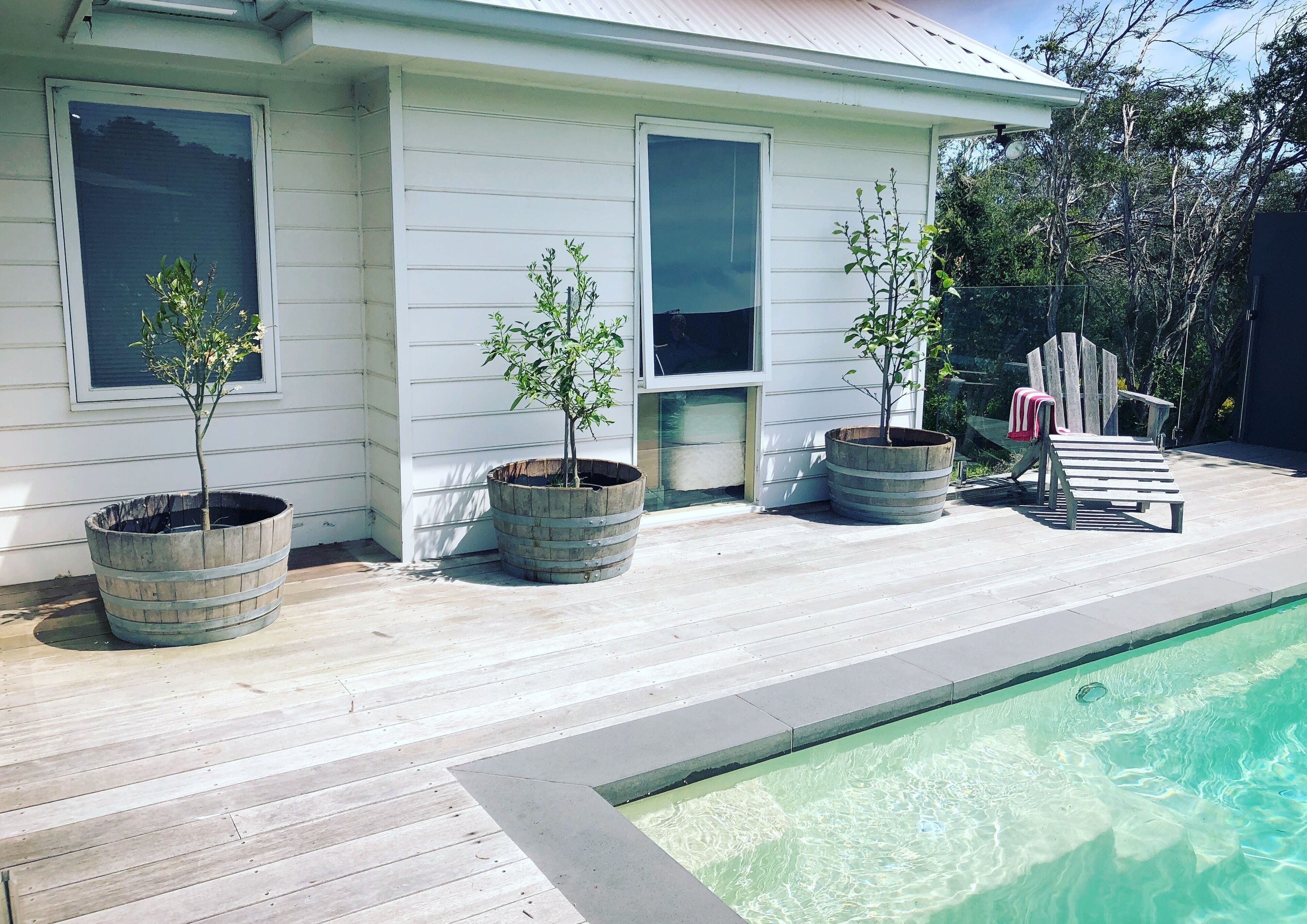 Utendørsbasseng og et oppvarmet basseng