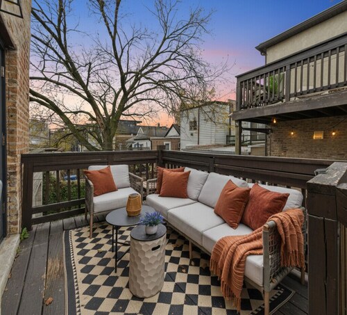 Chicago 2BR, Private Deck w/ Fire Pit, and Free Street Parking