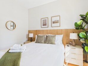 2 عدّة غرف نوم ومكواة/لوح كي وواي فاي مجانًا وملاءات أسرّة