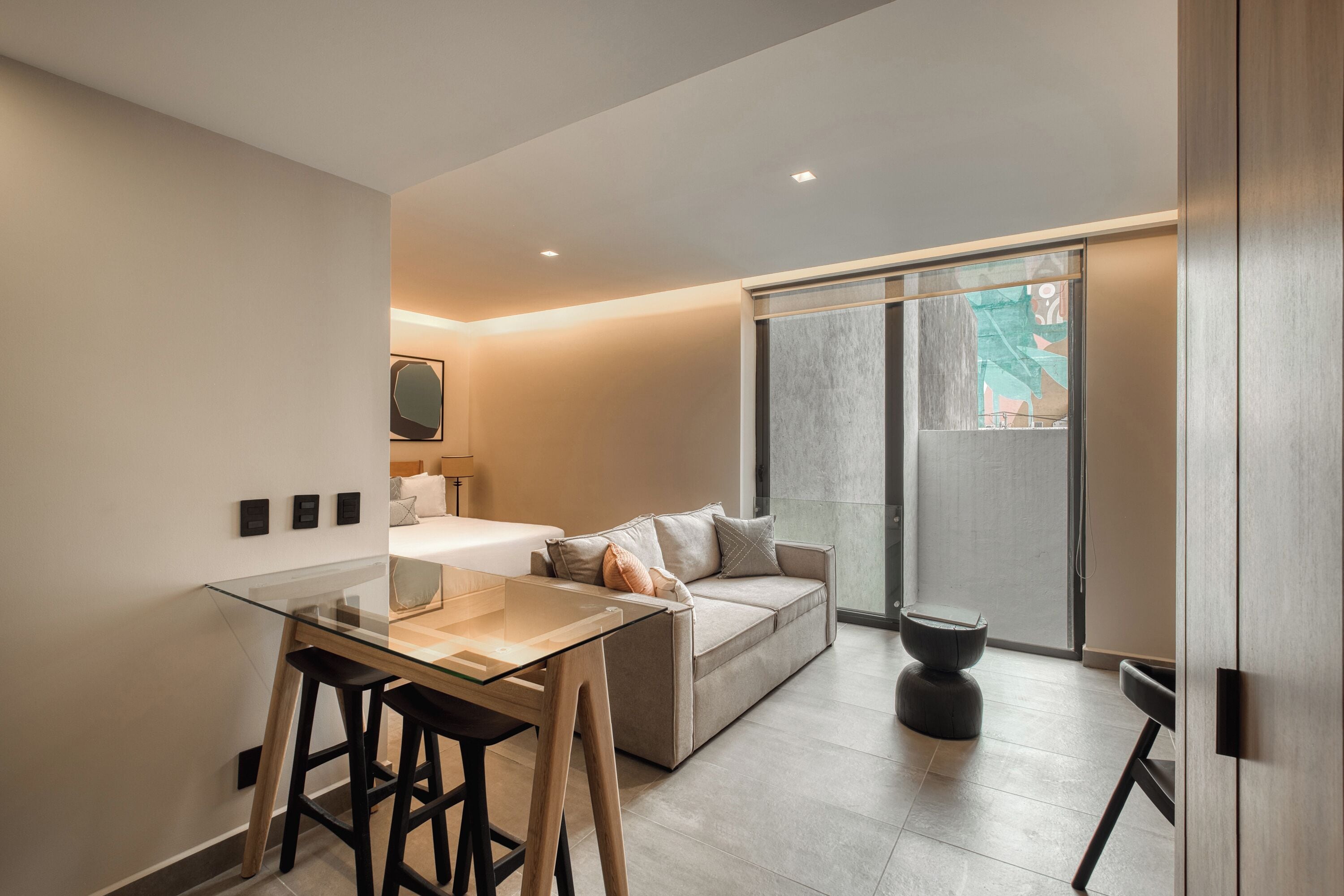 Luxury Apartment, 1 Queen Bed | Dining room