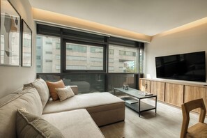 City Apartment, 1 Bedroom | Living room