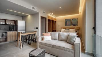 Luxury Apartment, 1 Queen Bed | Living room