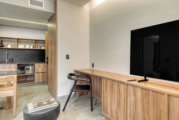 Luxury Apartment, 1 Bedroom | Television