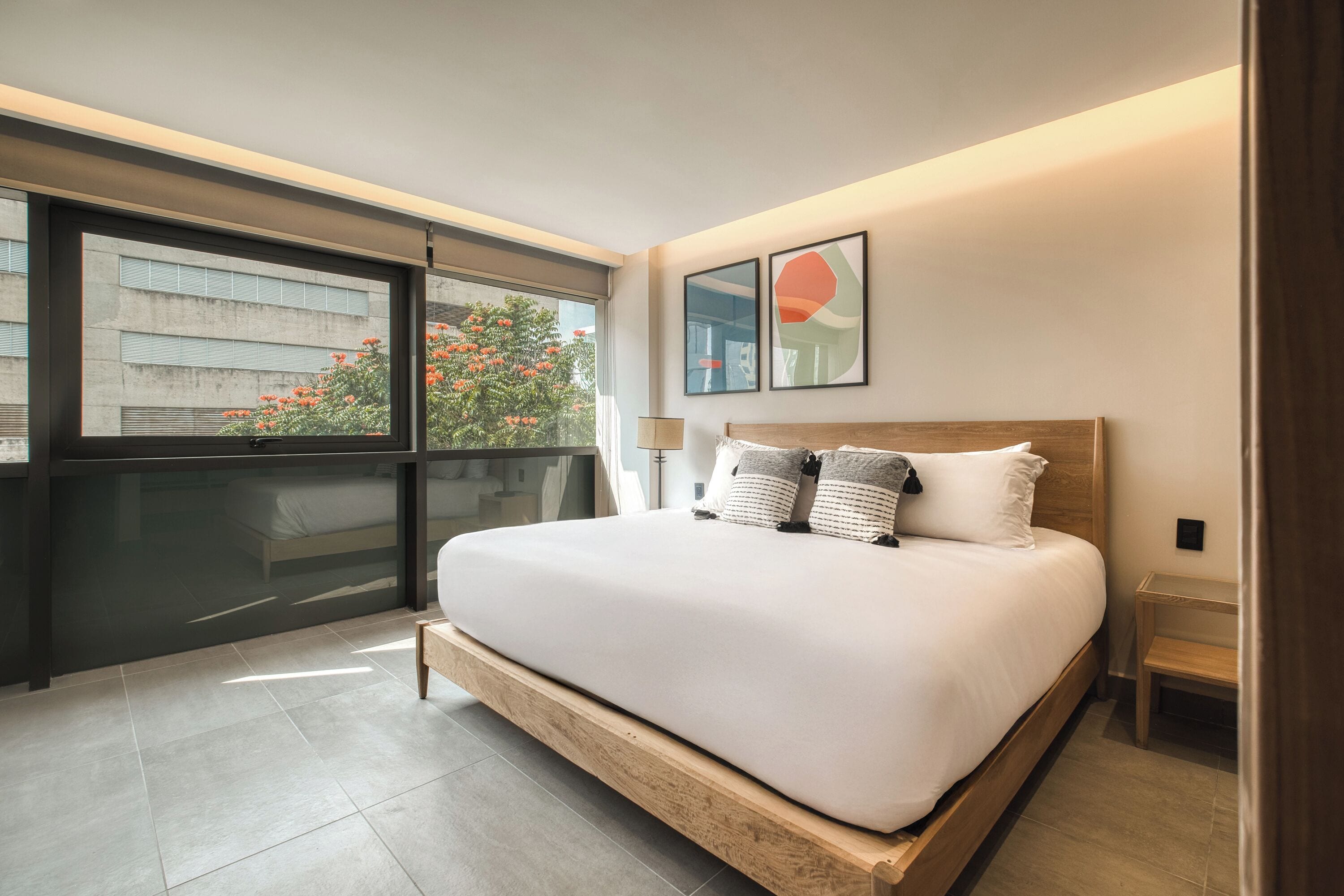 Ropa de cama de alta calidad y escritorio 