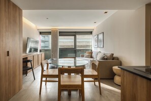 Luxury Apartment, 1 Bedroom | Dining room