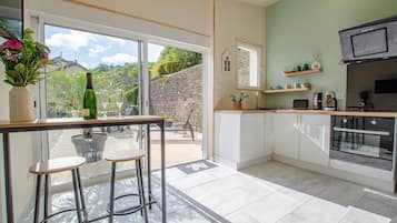 Microwave, highchair