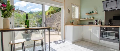 Four Ă micro-ondes, chaise haute