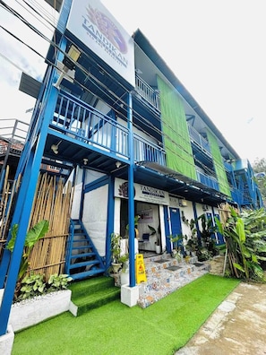 ด้านหน้าที่พัก
