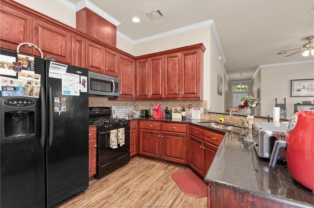 Microwave, dishwasher