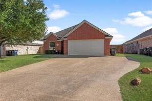 المنطقة المحيطة بالمنشأة