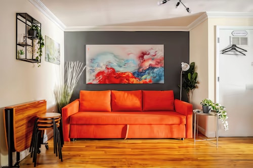 3br/2ba Garden Apt w Yard+Laundry