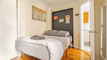 3 bedrooms, iron/ironing board, free WiFi, bed sheets