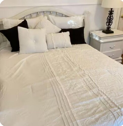 Sleeps 11 Newly Built Detached Guesthouse & Classic Main House