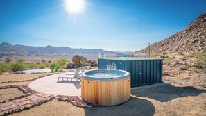 مغطس سبا خارجي