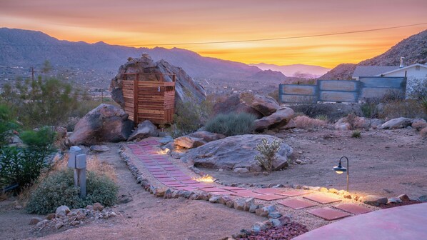 المنطقة المحيطة بالمنشأة