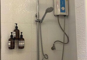 Bathroom - Durian Family Hotel (Bangkok)