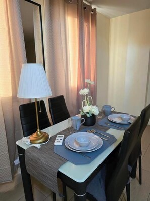 Double Room, City View | In-room dining