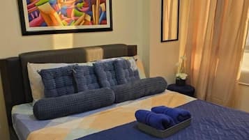 Habitación doble, vista a la ciudad | Escritorio y wifi gratis