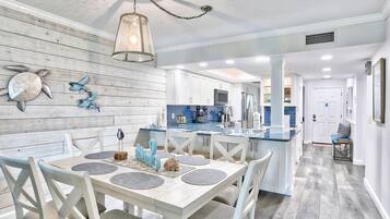 Condo, Multiple Beds (Land's End 11-302 Beach Front - Premi) | Dining