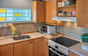 Fridge, stovetop, coffee/tea maker