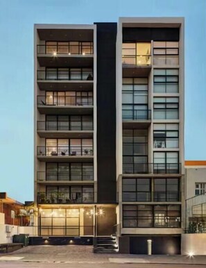 Exterior - Americana Loft - Rooftop, Pool & Gym 2 BR Sleeps 6 (Guadalajara)