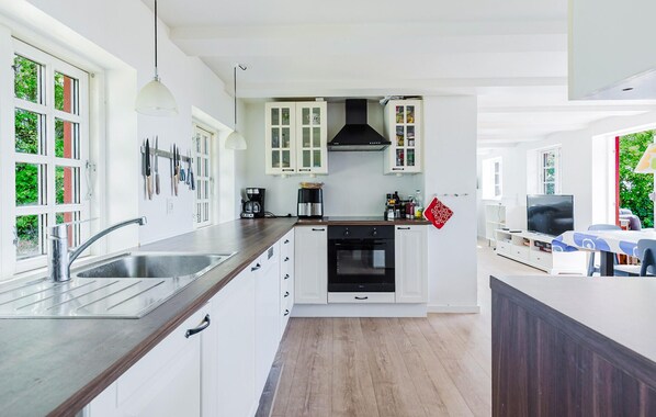 Fridge, stovetop, dishwasher, coffee/tea maker