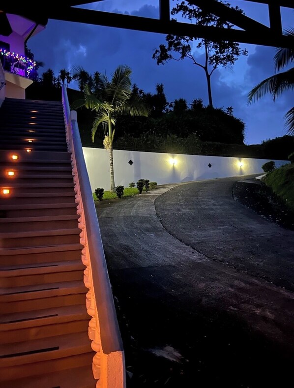 Property grounds - Luxury King Bedroom Condo with Ocean View in Cahuita, Costa Rica (Cahuita)