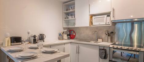 Fridge, microwave, oven, stovetop