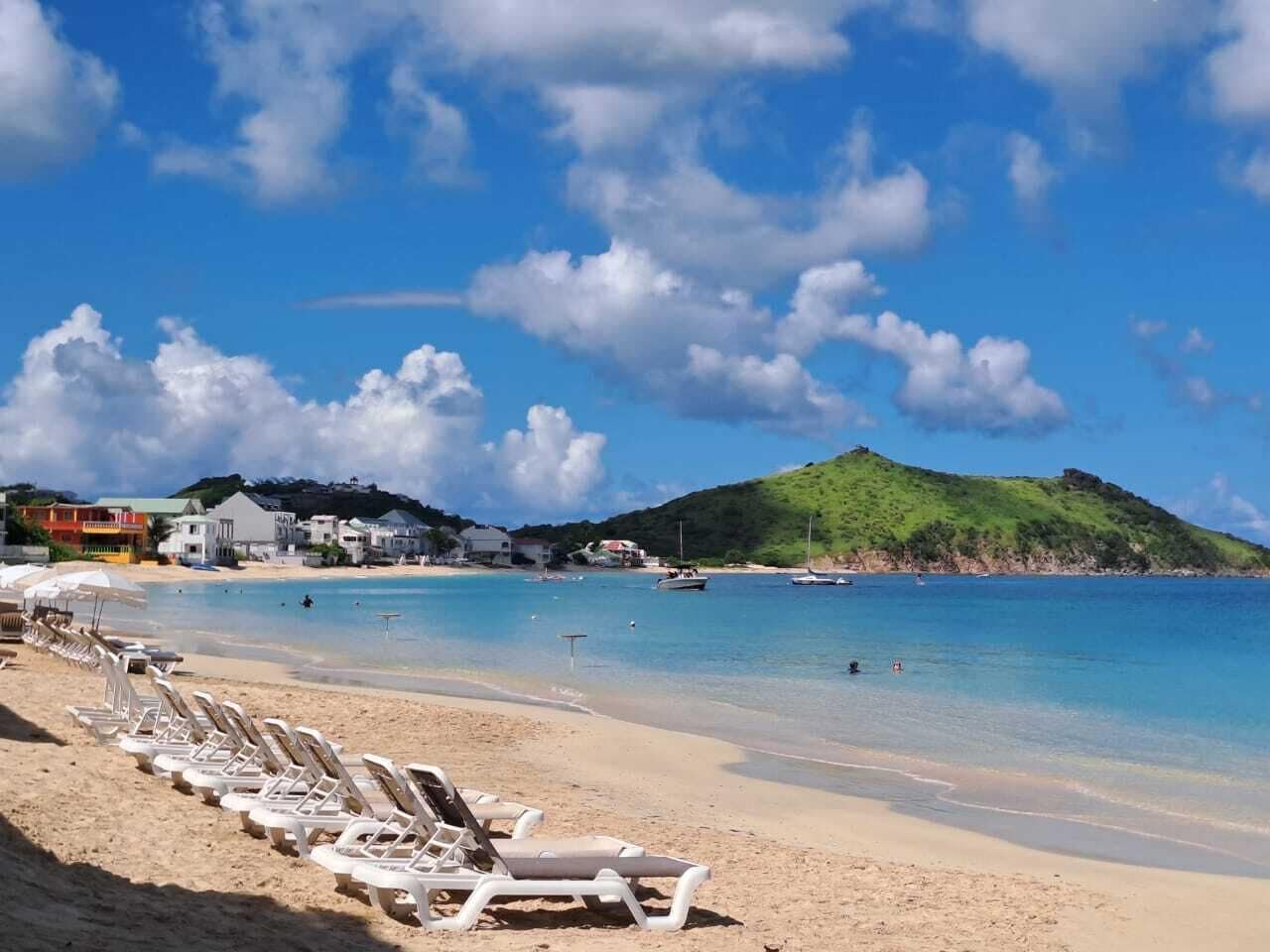 Solsenger og strandhåndklær