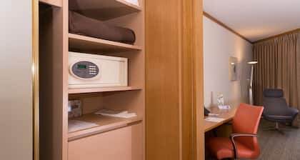 1BR Queen near NYC | Trails, Biking & Sauna Bliss