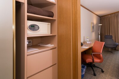 1BR Queen near NYC | Trails, Biking & Sauna Bliss