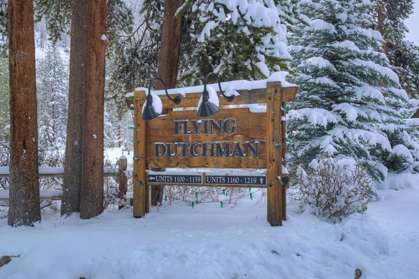 Property grounds - Keystone 2BR at Flying Dutchman with Pool, Sauna, Pet-Friendly + Shuttle Access (Keystone)