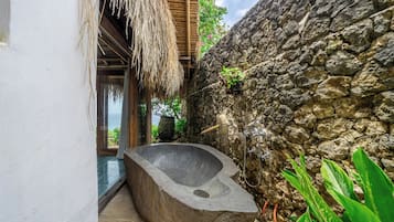 Deluxe Double Room, Ocean View | Bathroom